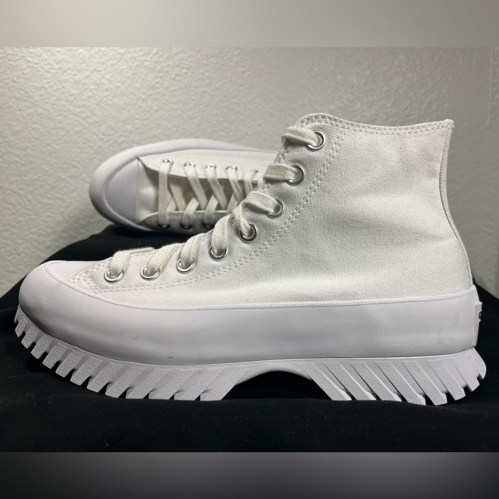 Converse Chuck Taylor All Star Lugged 2.0 High Top Shoes Women’s Size 11